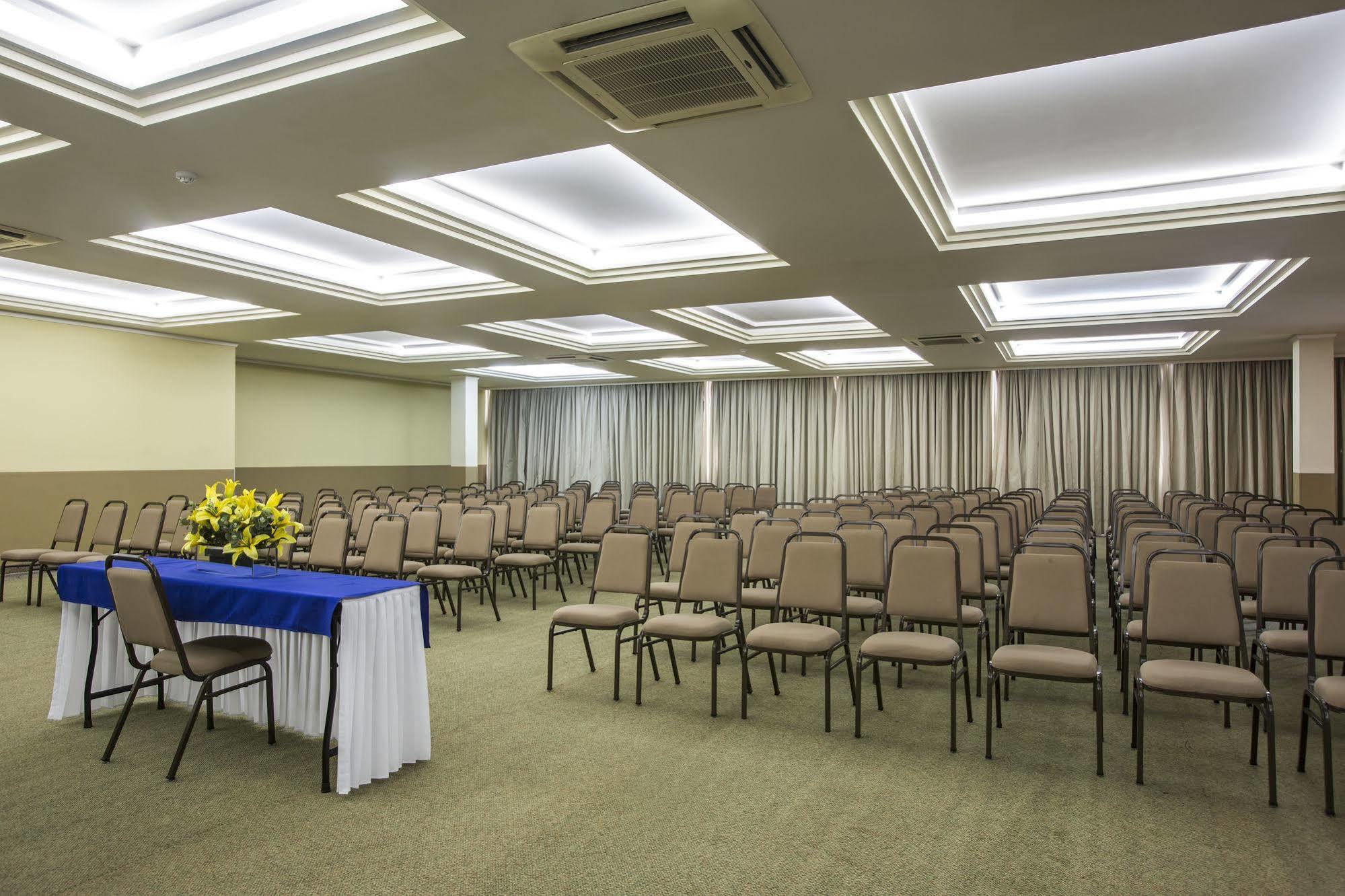 Astron Suites Sao Jose Dos Pinhais By Nobile ภายนอก รูปภาพ