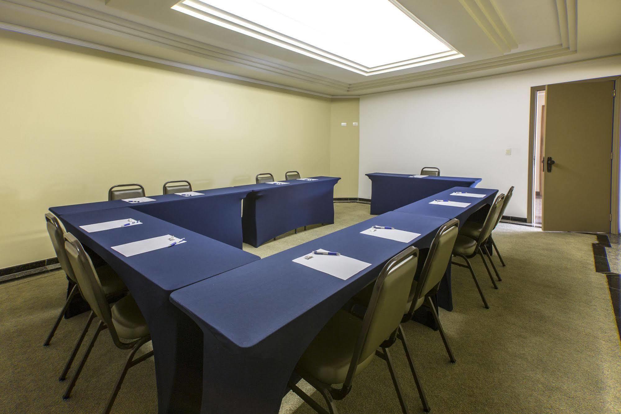 Astron Suites Sao Jose Dos Pinhais By Nobile ภายนอก รูปภาพ